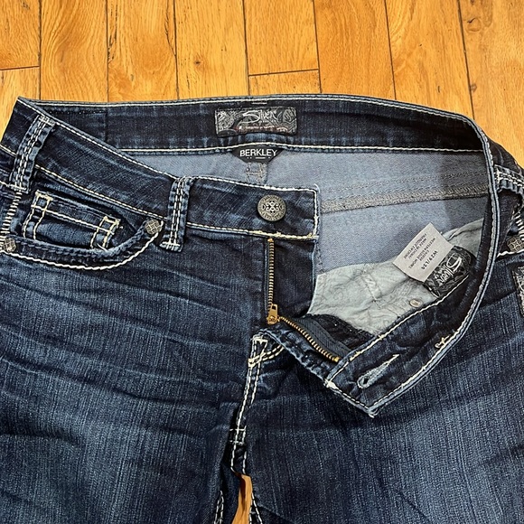 SILVER JEANS Berkley low-rise straight leg. Size: W29xL34. EUC. - Picture 6 of 10